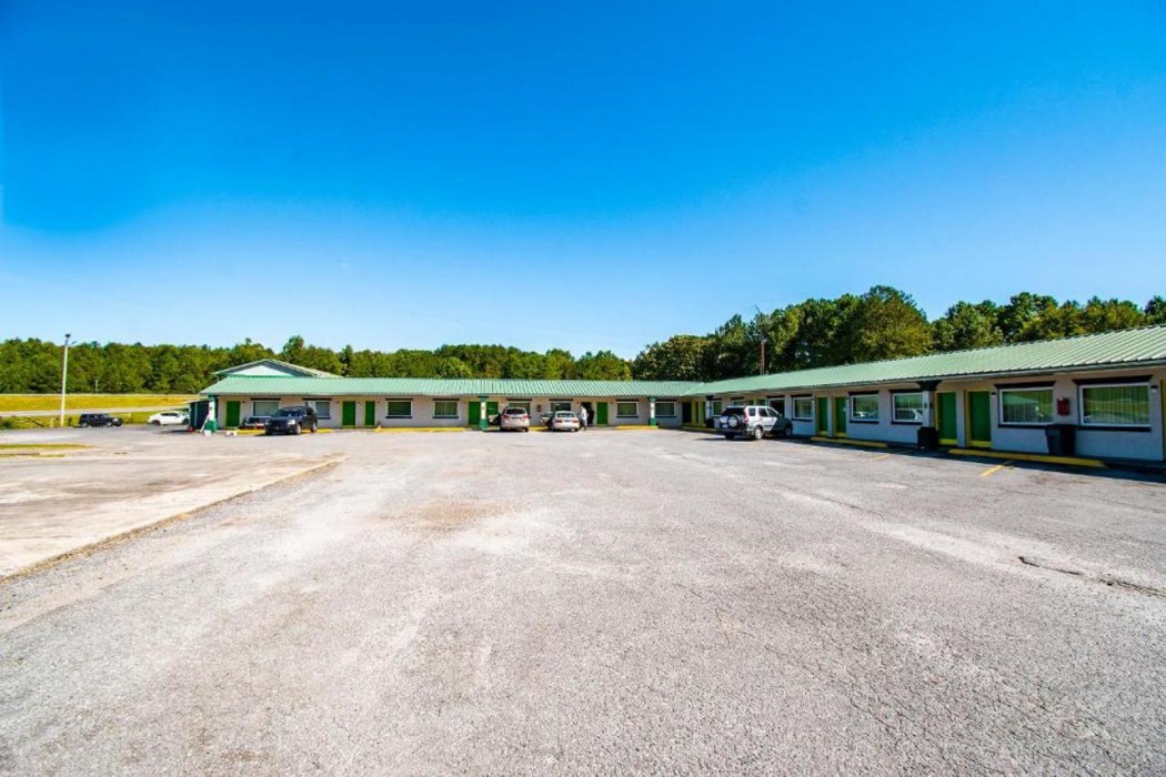 Oyo Hotel Calhoun, Ga I-75,,2 star