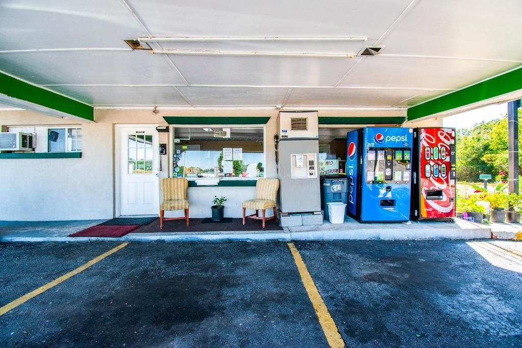 Oyo Hotel Calhoun, Ga I-75,,2 star