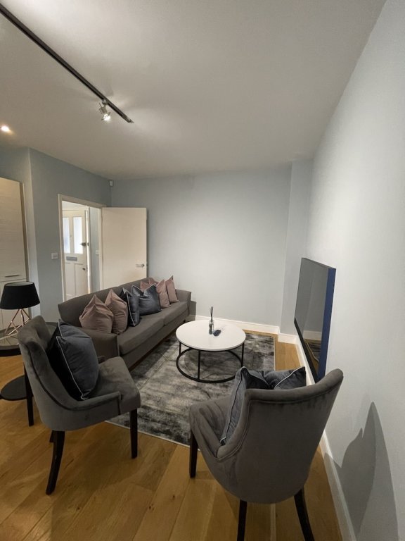 luxurious private one bedroom apartment