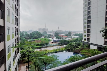 comfort and nice 2br at serpong greenview apartment