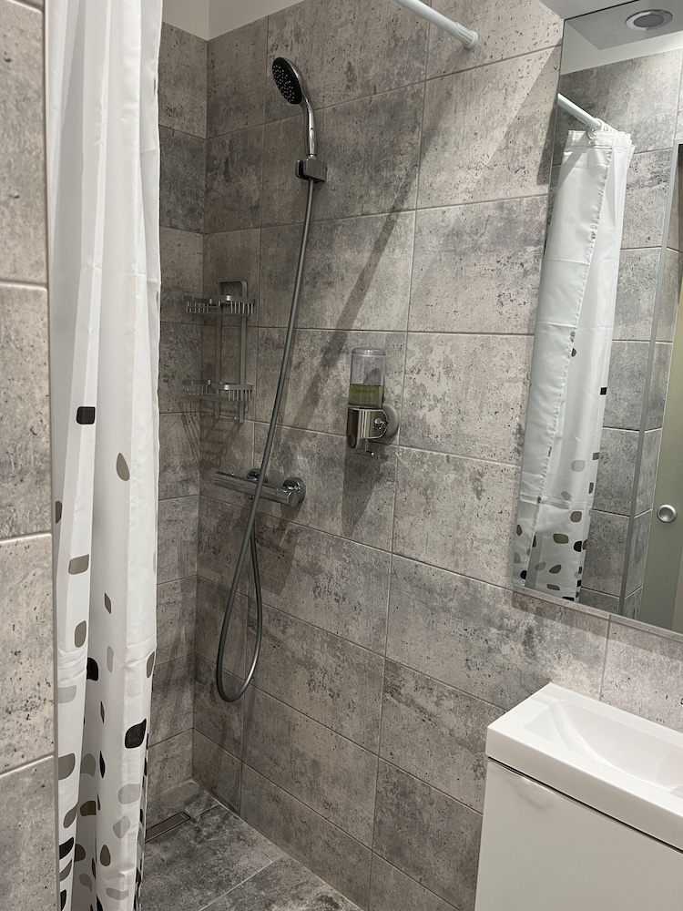 cozy 2 room penthouse lakeview w14
