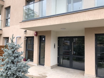 Cozy 2-Room Penthouse Lakeview W14,,3 star