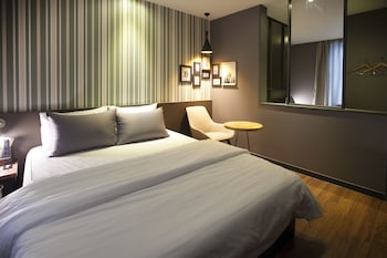brown dot hotel