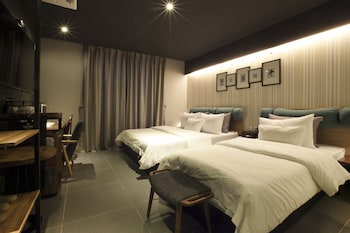brown dot hotel