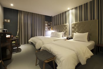 brown dot hotel