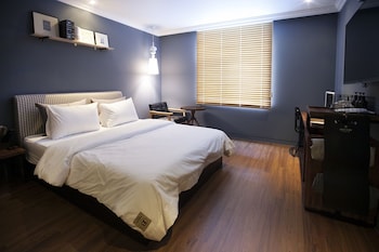 brown dot hotel