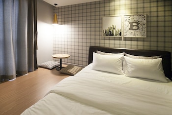 brown dot hotel