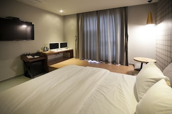 brown dot hotel