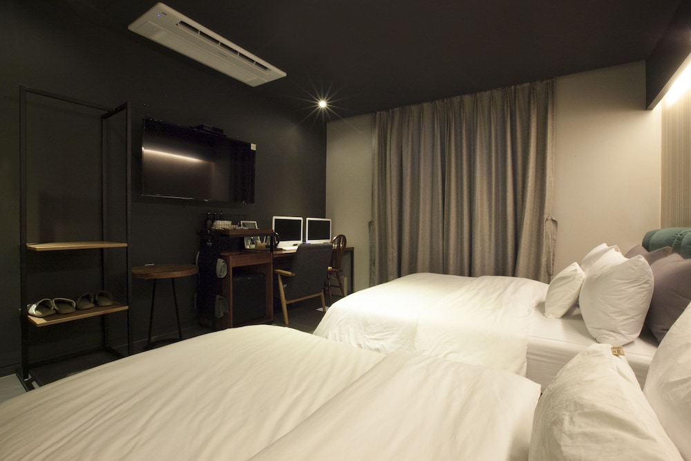 brown dot hotel