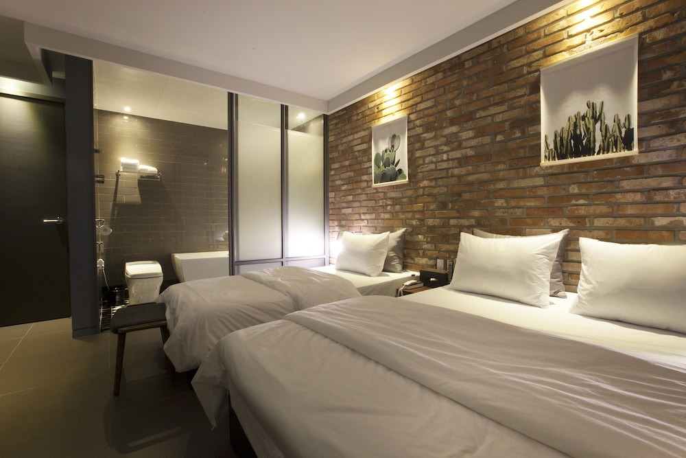 brown dot hotel