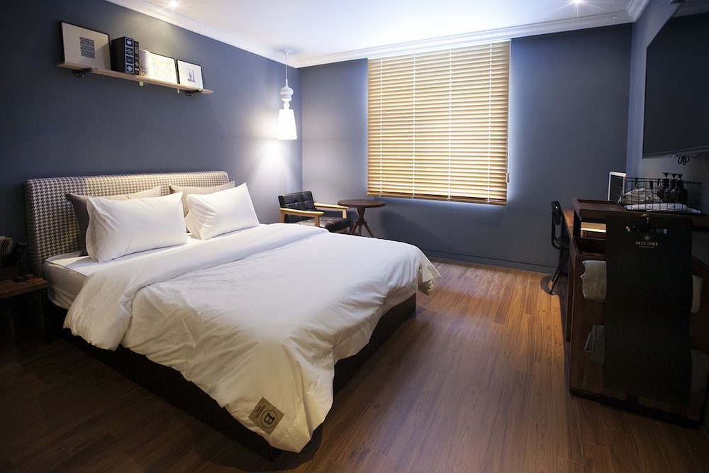 brown dot hotel