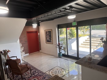 Lakeview Hotel,,2 star