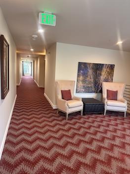 Lakeview Hotel,,2 star