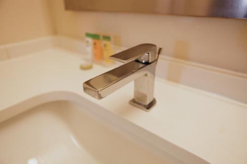 all seasons inn and suites