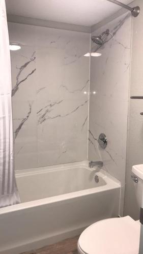 all seasons inn and suites