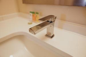 all seasons inn and suites