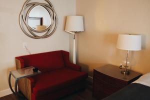 all seasons inn and suites