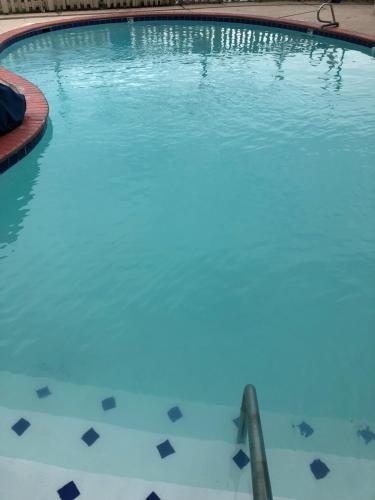 all seasons inn and suites