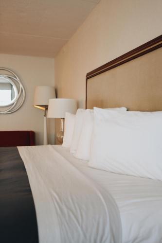 all seasons inn and suites