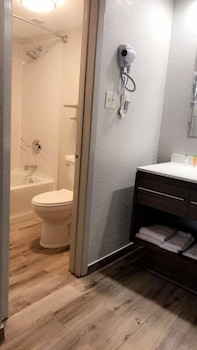 all seasons inn and suites