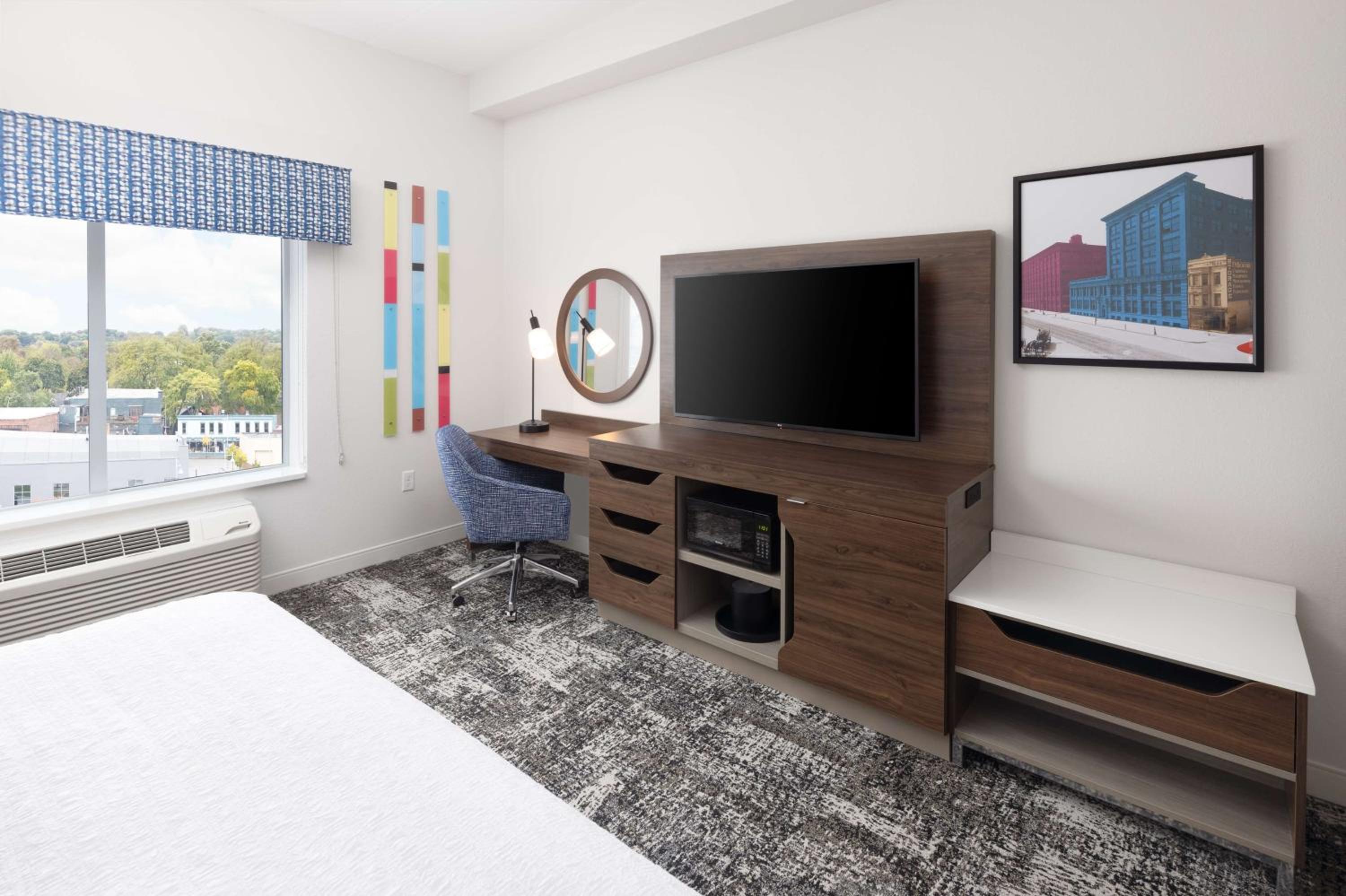 hampton inn and suites rochester downtown