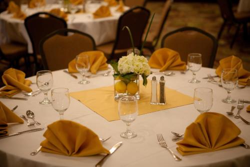 holiday inn greenville by ihg