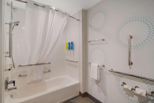 tru by hilton wilson