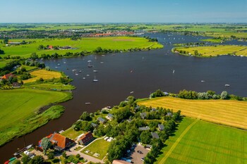 waterlodge tomke in nes