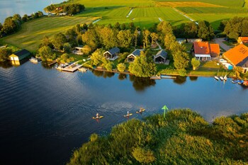 waterlodge tomke in nes