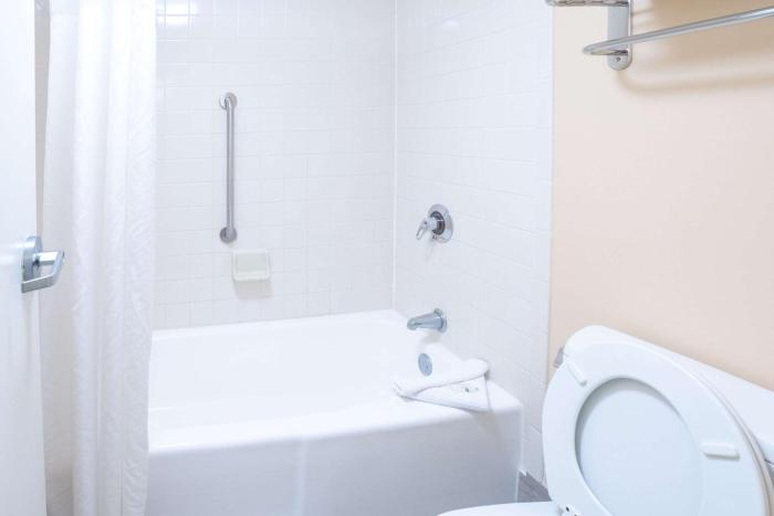 quality inn palm beach international airport