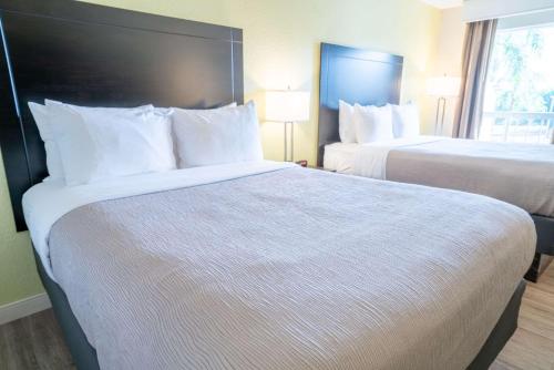 quality inn palm beach international airport