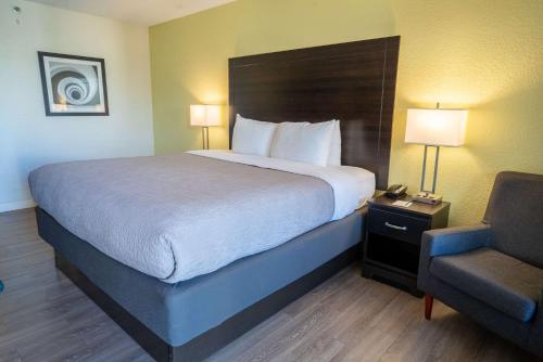 quality inn palm beach international airport