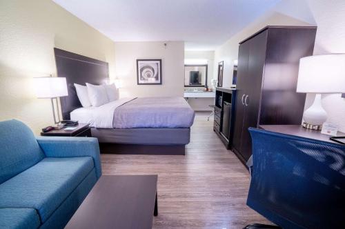 quality inn palm beach international airport