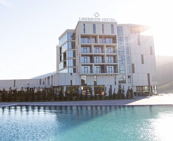 Lakeside Hotel,,3 star