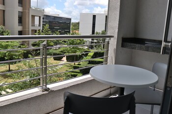 menlyn maine luxury rentals