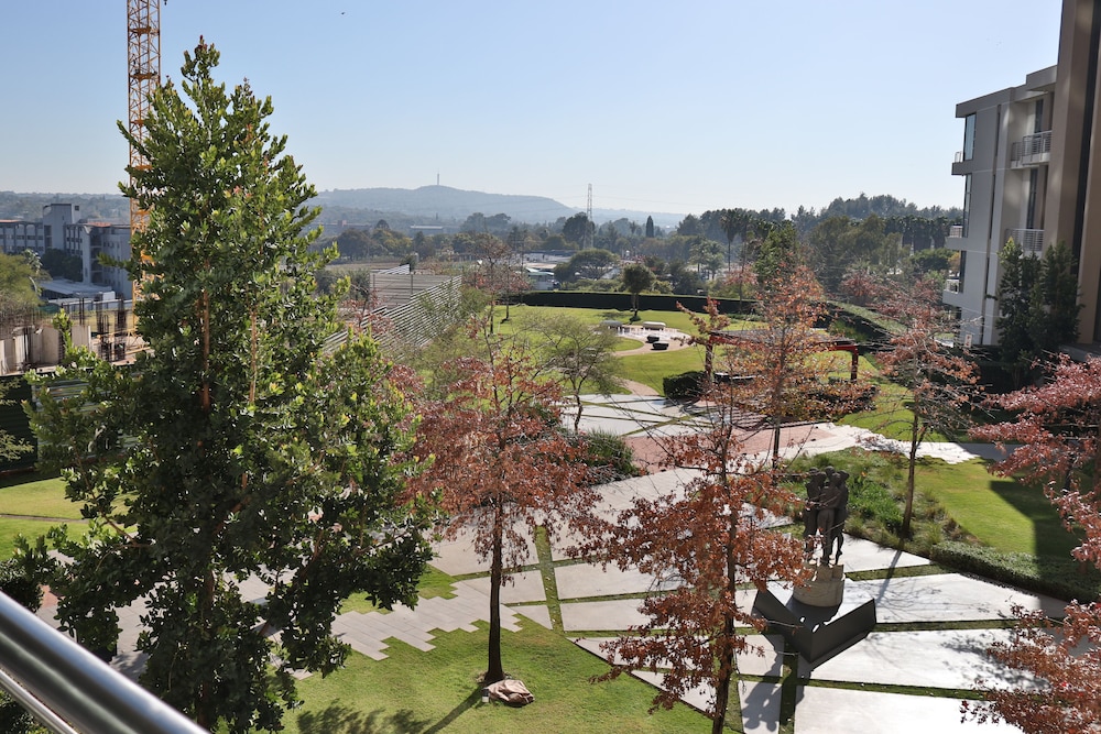 menlyn maine luxury rentals