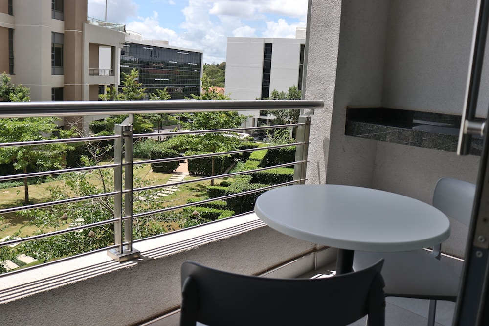 menlyn maine luxury rentals