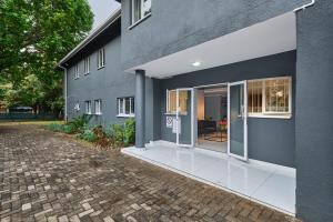 inn and out sandton