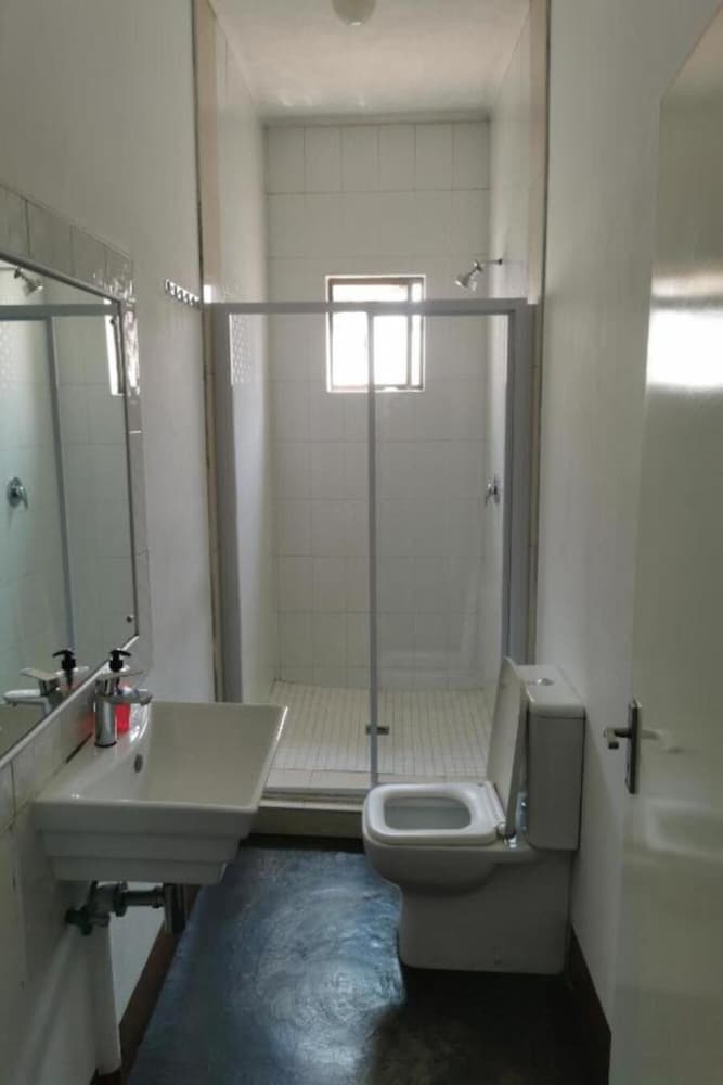 white house backpackers