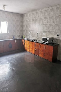 white house backpackers