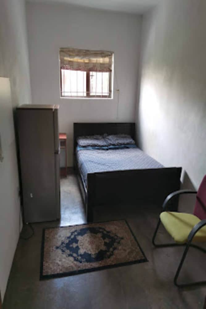 white house backpackers