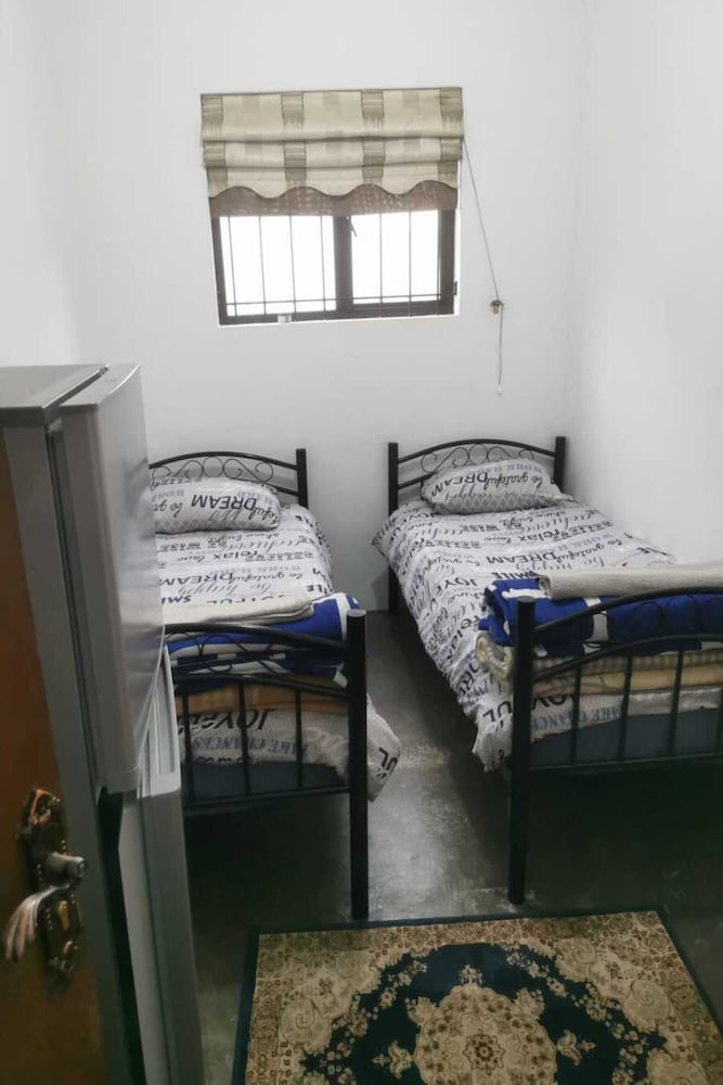 white house backpackers