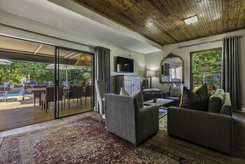 Val De Vine Guesthouse,,5 star