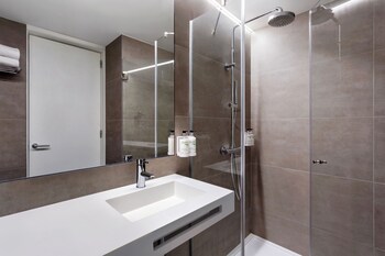 b and b hotel famalicao