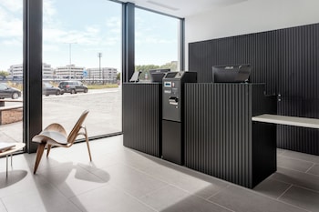b and b hotel famalicao