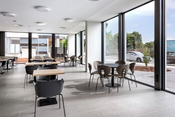 b and b hotel famalicao