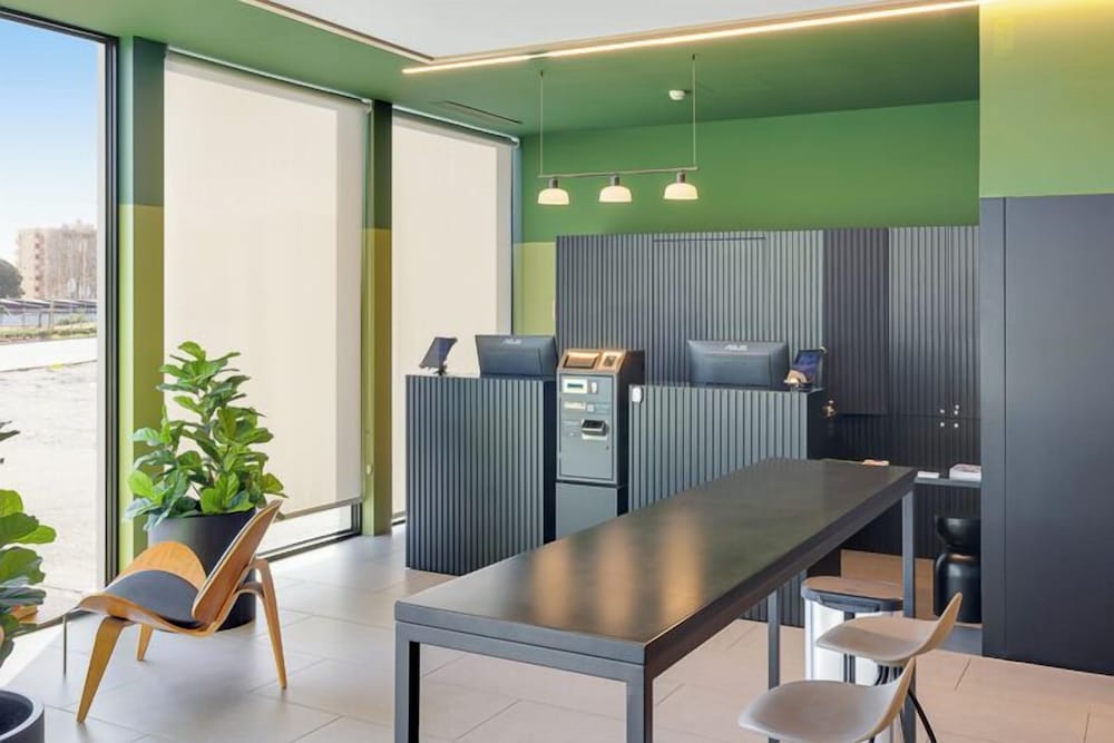 b and b hotel famalicao