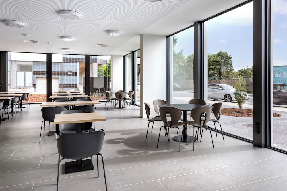 b and b hotel famalicao