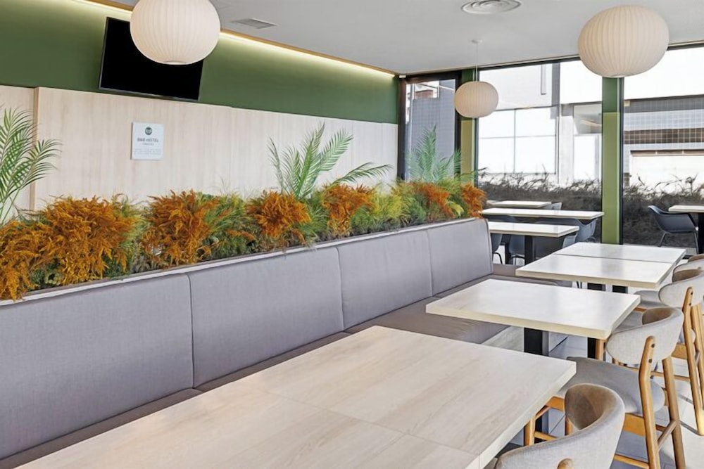 b and b hotel famalicao