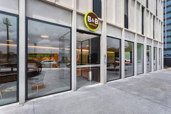 b and b hotel famalicao